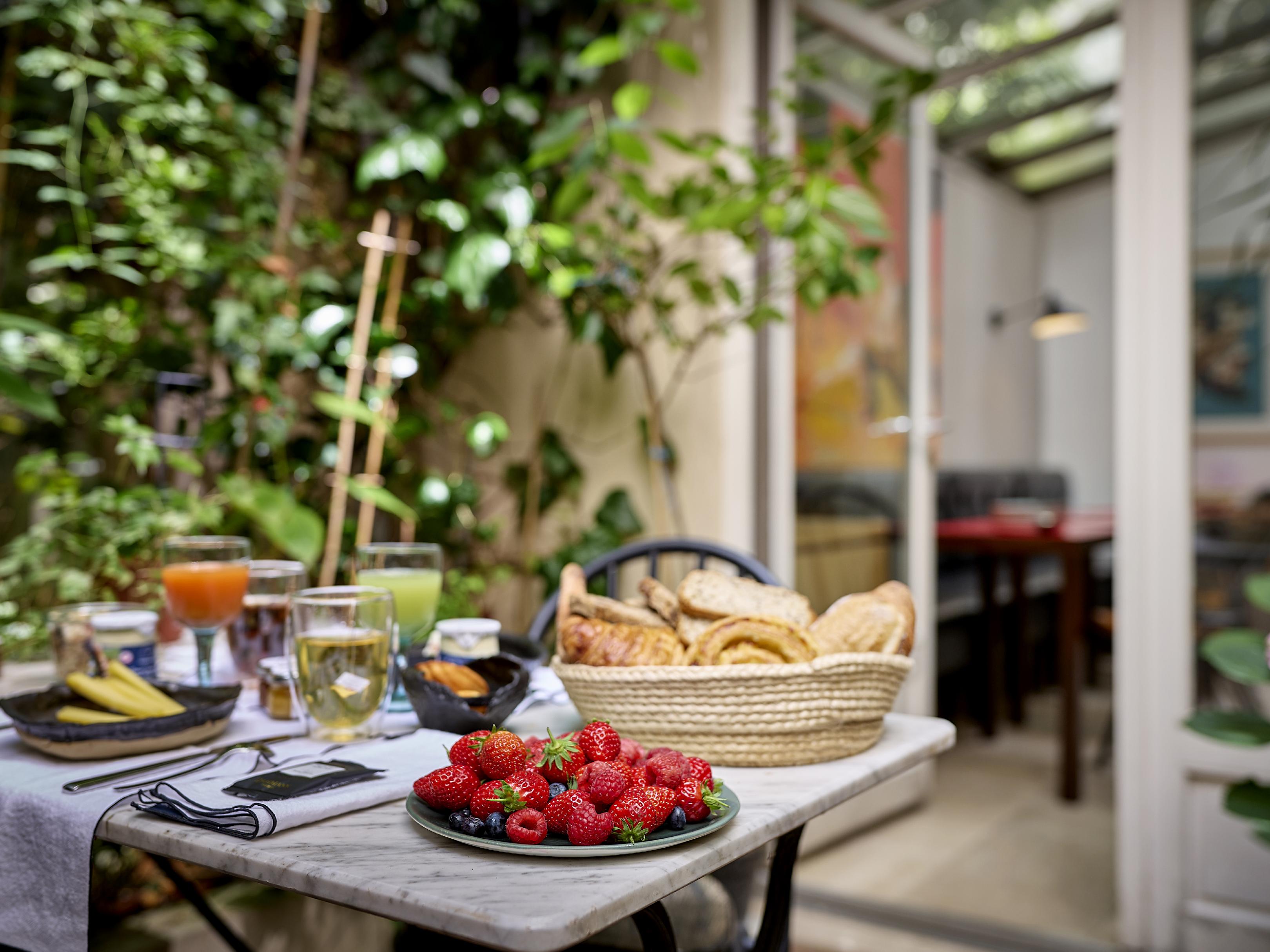 Organic breakfast at Hôtel Beauséjour Ranelagh